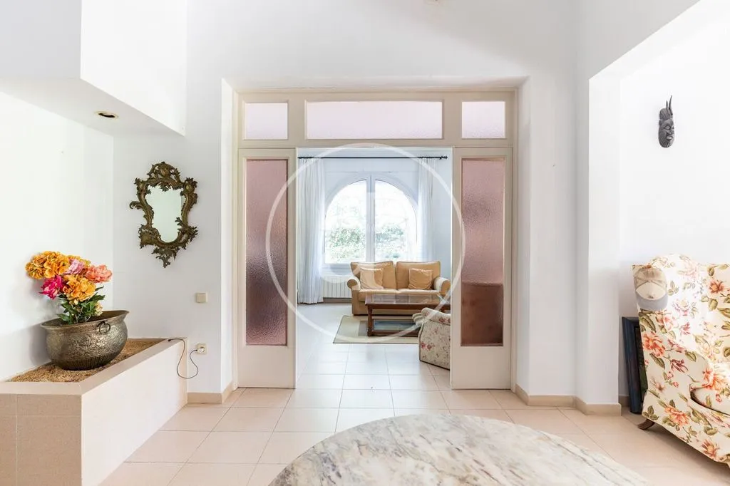 Esik - Luxury Villa with Pool in Matadepera