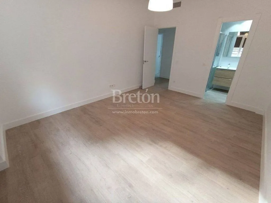 Rooms - Modernised Flat with Balcony near University