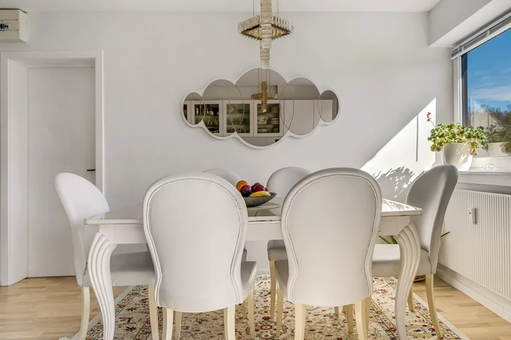 Söögituba - Condo with French Balcony in Hillerød