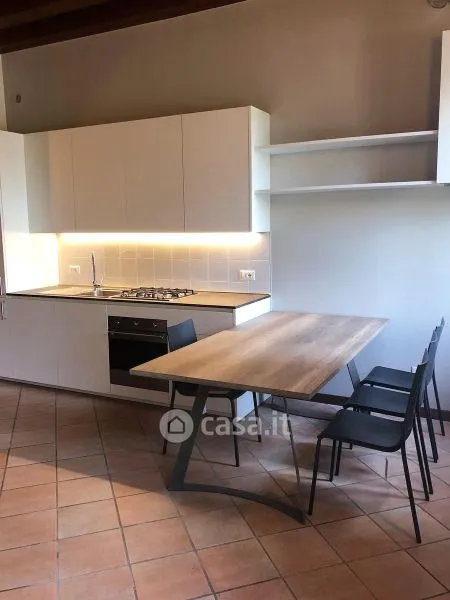 Söögituba - Partially Refined 2-Bedroom in Navigatori, Verona