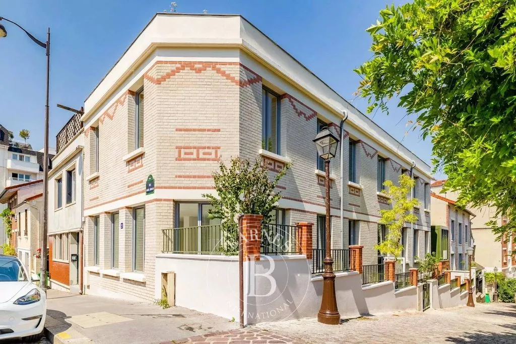 Exterior - Luxury Duplex with Garden in Paris