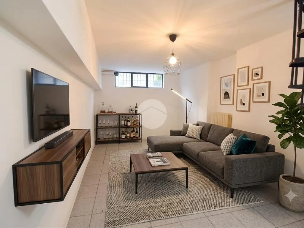 Soggiorno - Two-Bedroom Apartment with Private Portico in Vimercate