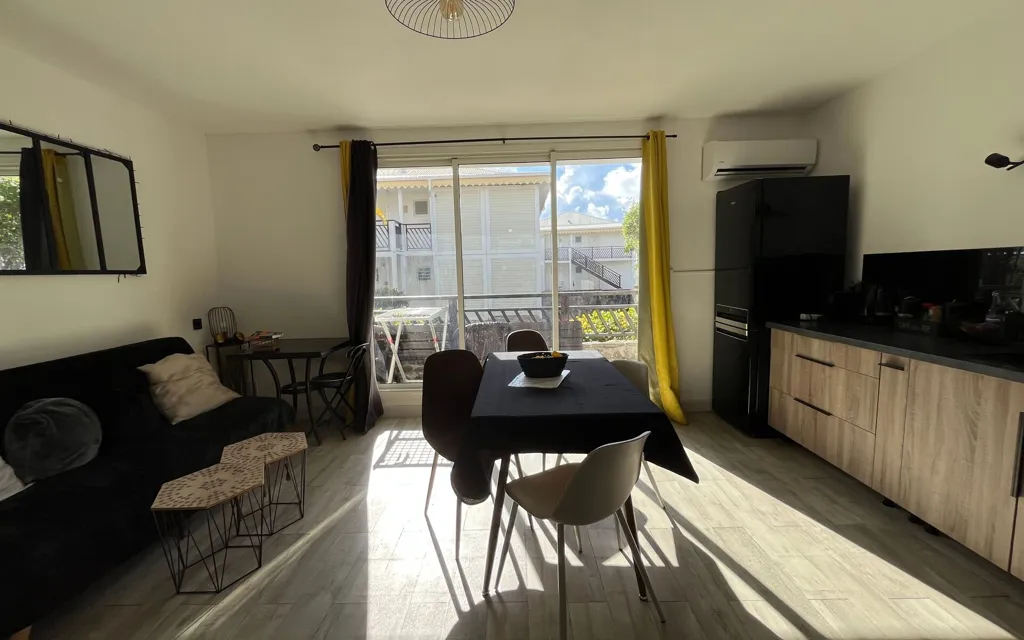 Cuisine - Appartement Meublé avec Piscine à Saint-François