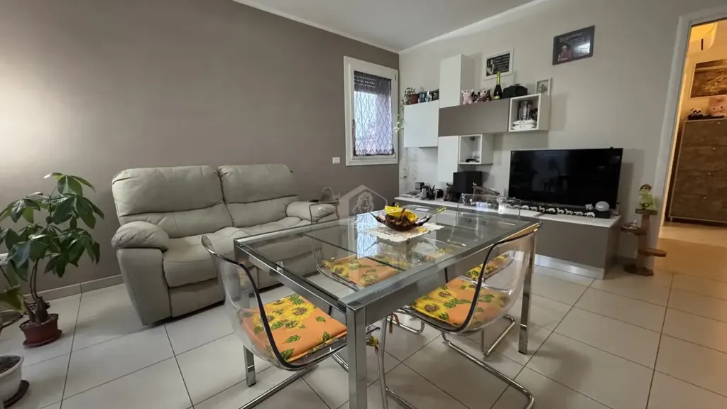 Salle à manger - Trilocale with Balcony in Suzzara