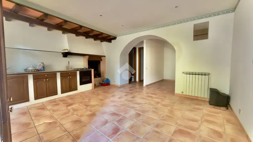 Köök - Bright Studio with Potential for Conversion in Castelnuovo di Porto