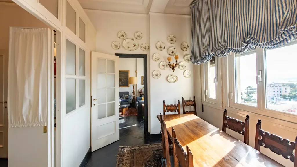 Salle à manger - Apartment with Sea View in Albaro, Genoa