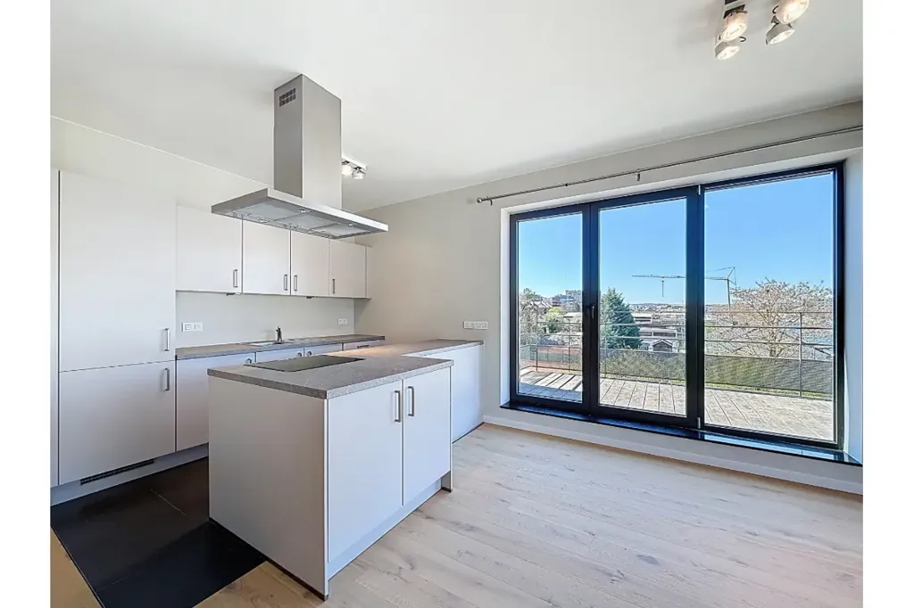 Cuisine - Appartement avec terrasse vue Meuse à Jambes