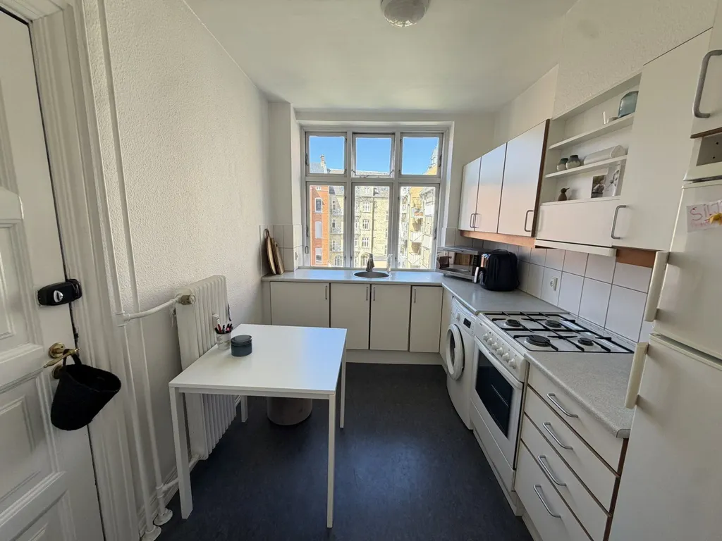 Cuisine - Classical 2-Bedroom with Stucco in Urban Area