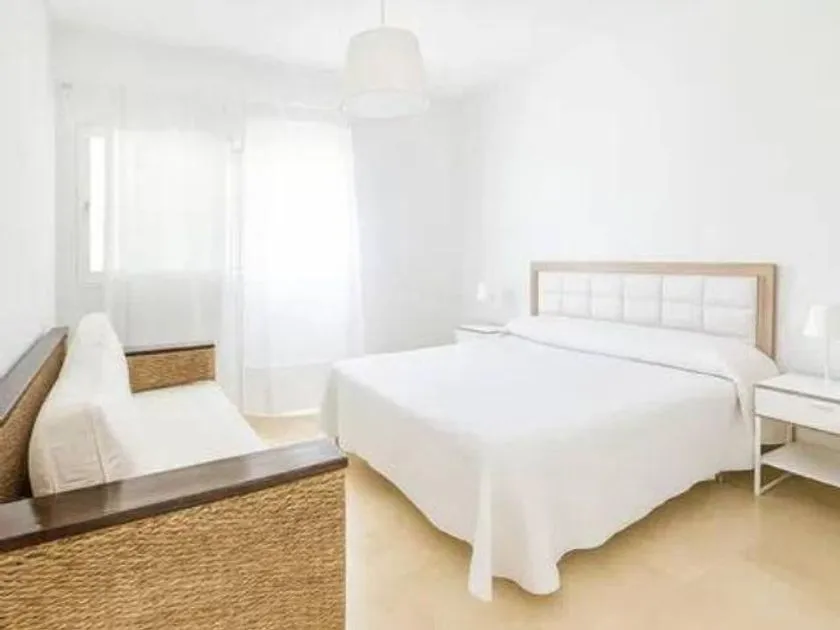 Magamistoad - 3-Bed Apartment with Terrace in Sotogrande