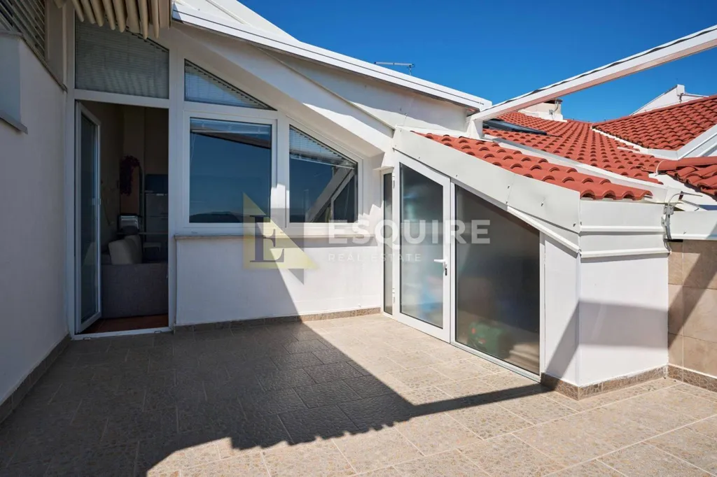 Terrass - Seafront Apartment with Terrace in Turanj