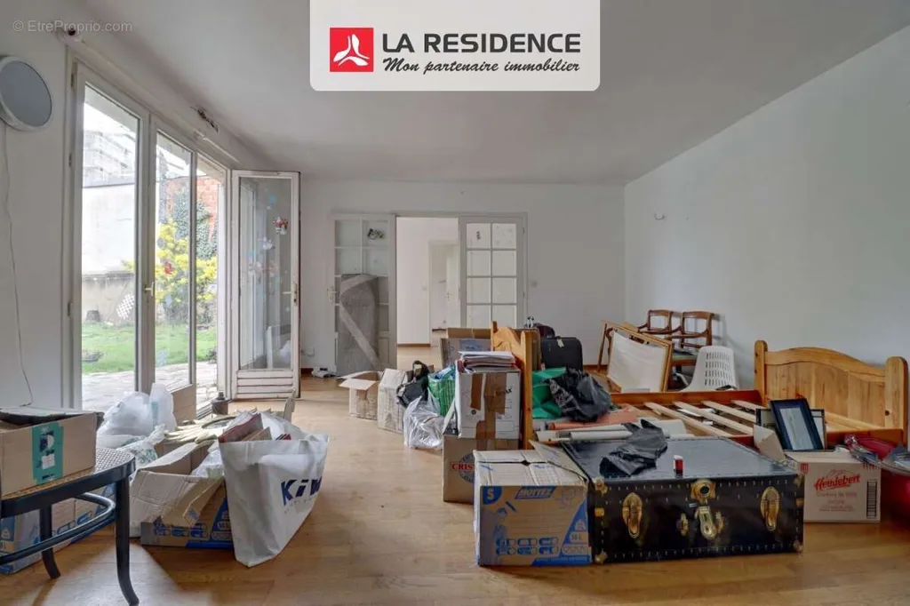 Séjour - Maison Lumineuse avec Jardin à Saint-Germain-En-Laye