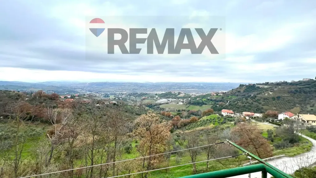 Jardin - Spacious Apartment with Balcony in Chieti