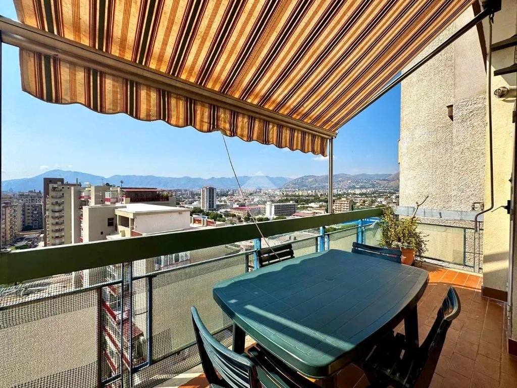 Balcony - Panoramic 3-Bedroom Apartment in Palermo
