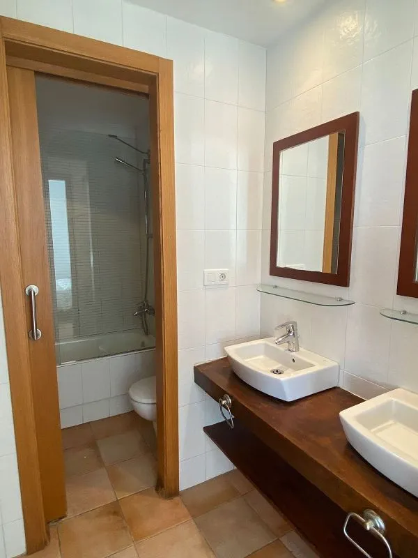 Bathrooms - Semi-detached House with Pool in Macenas