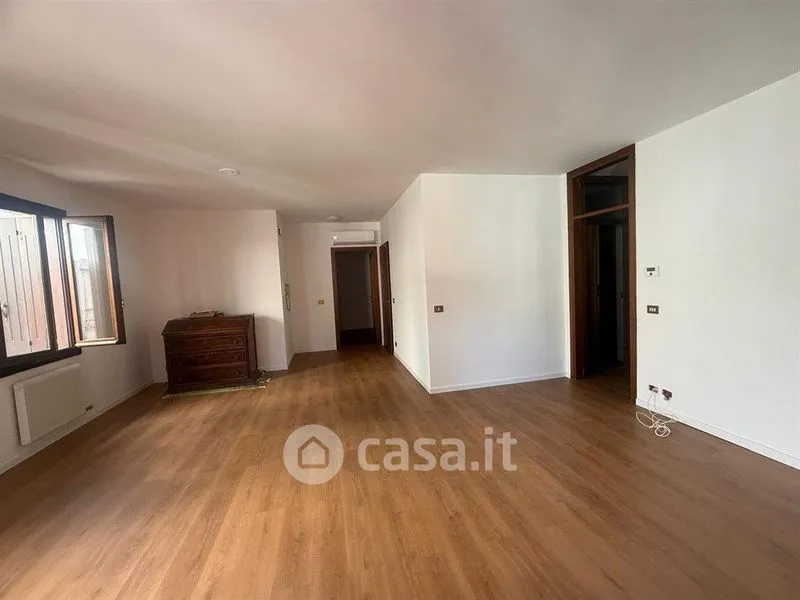 Elutuba - Spacious Flat with Central Location in Pordenone