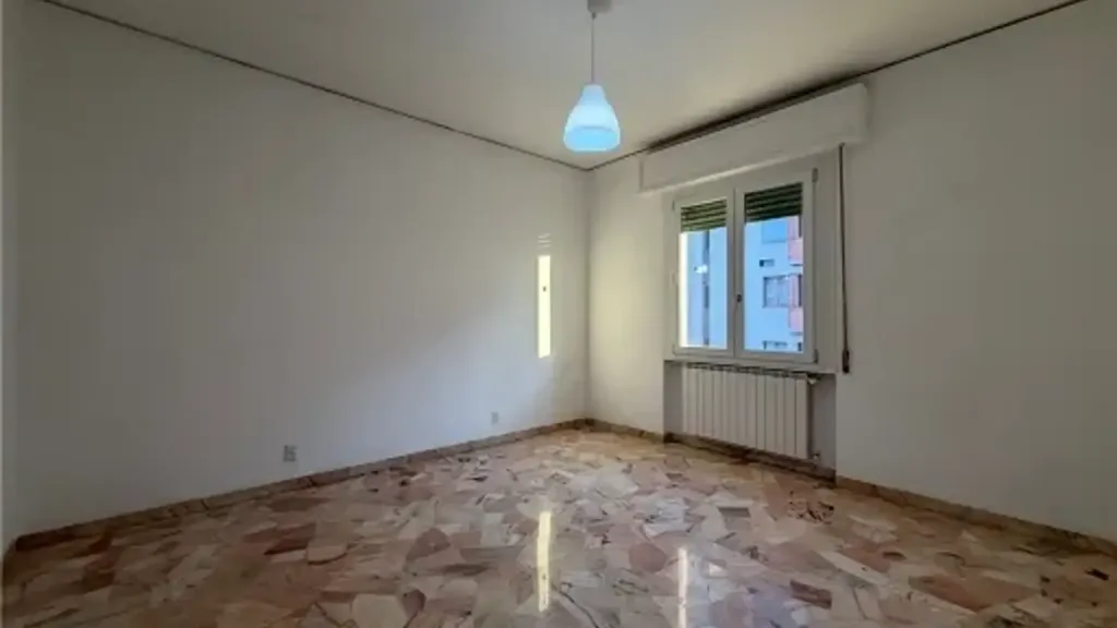 Toad - Partially Renovated Apartment with Balcony in Florence