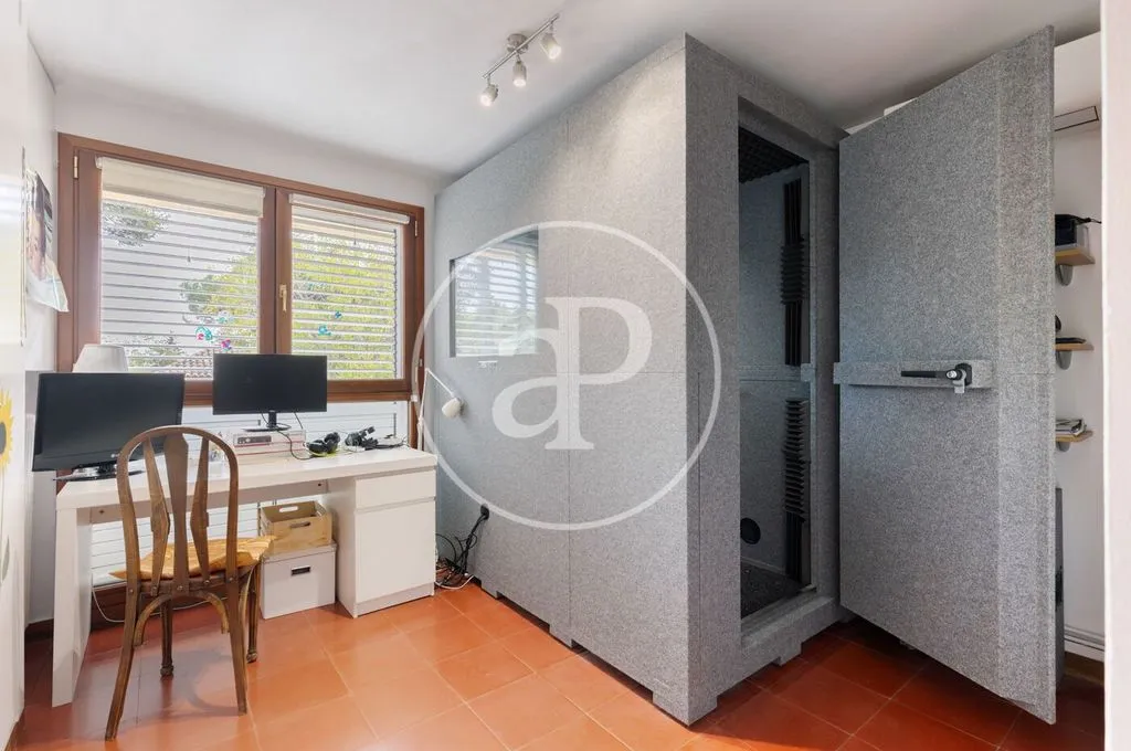 Studio - Luxury Villa with Pool in Bellaterra, Catalonia