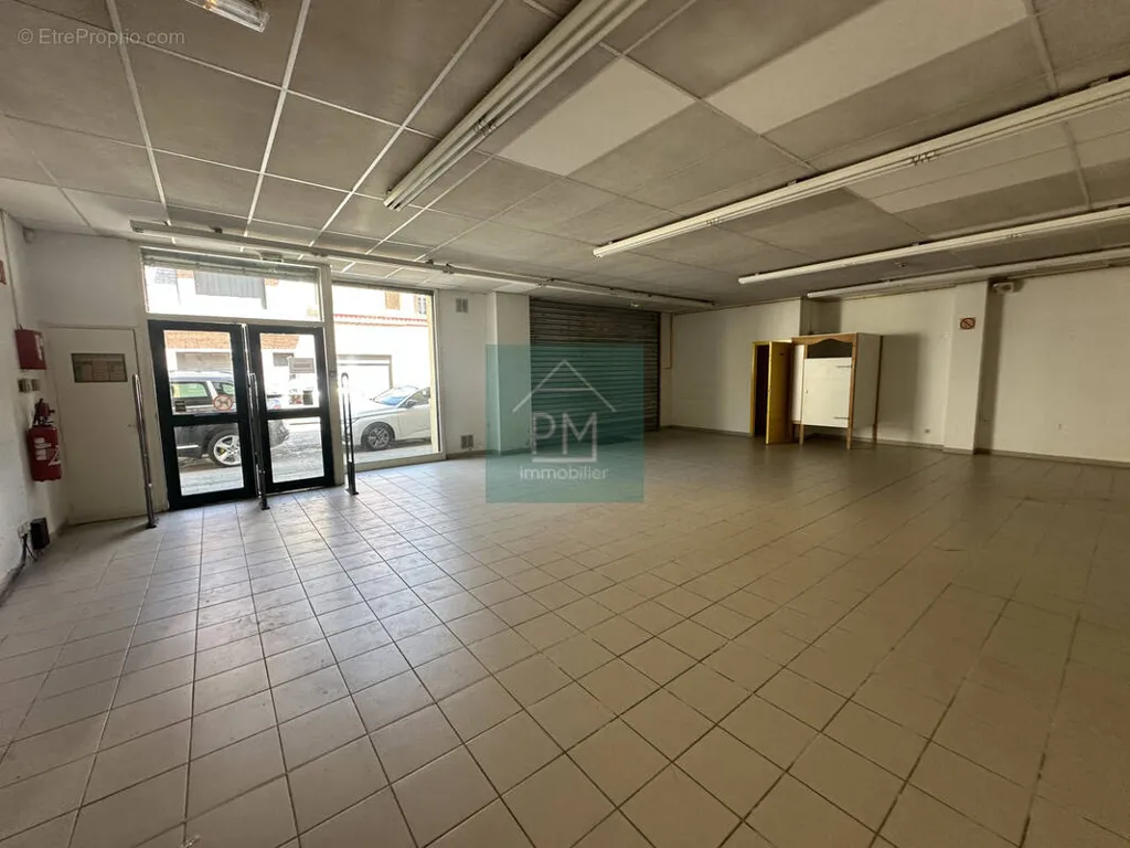 Garage - Commercial Space Near Beach in Mers-les-Bains