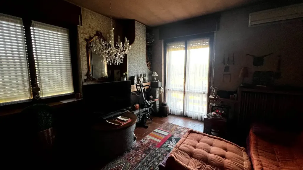 Elutuba - Villa with Edificabile Potential in Bernareggio