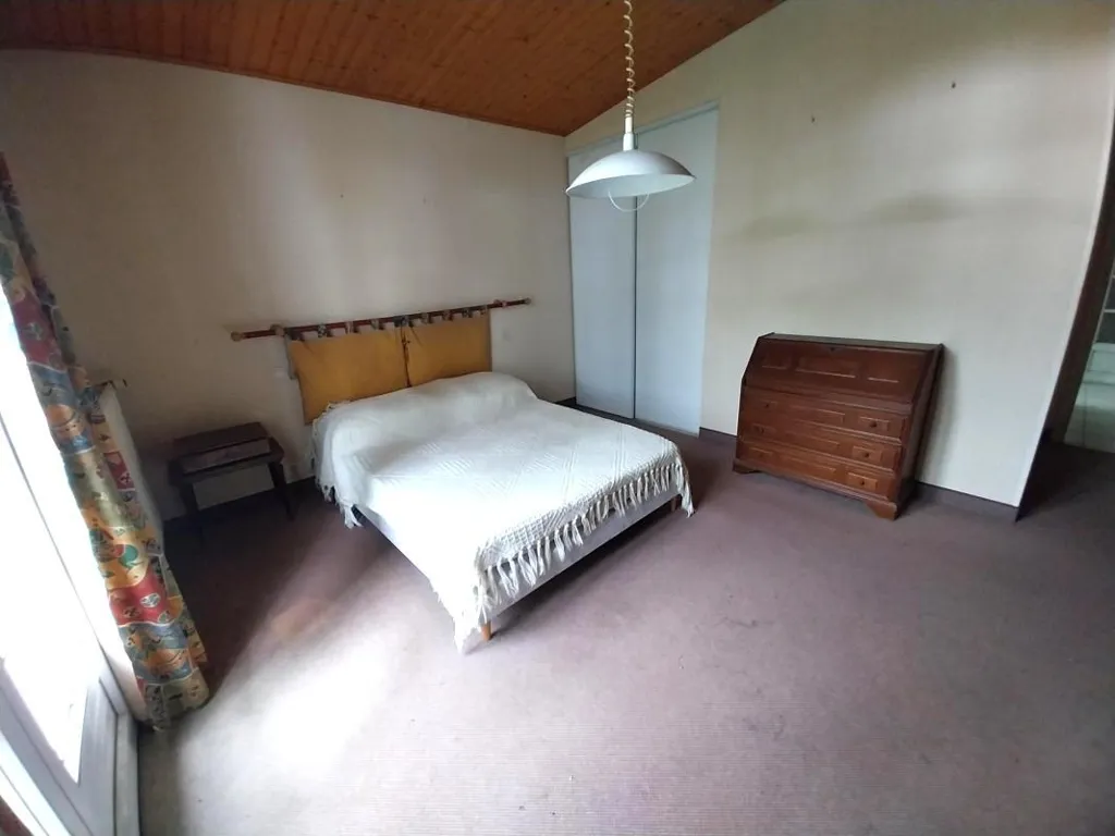 Bedrooms - Spacious House with Garden in Village Centre