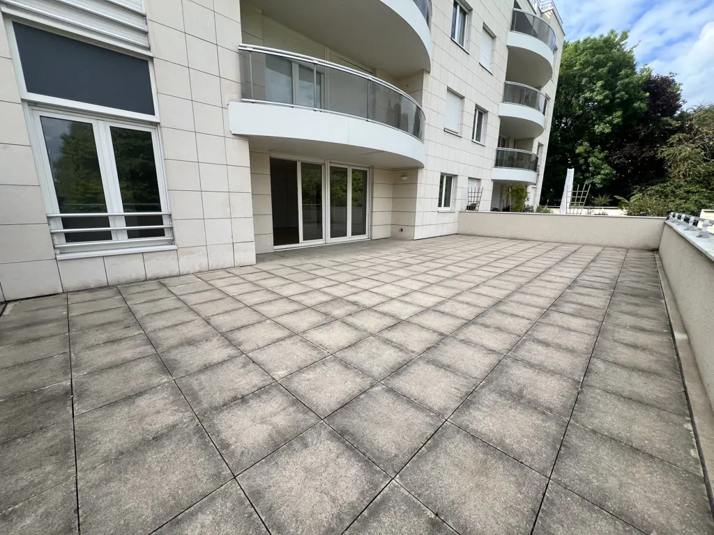 Terrass - Apartment with Terrace in Courlancy