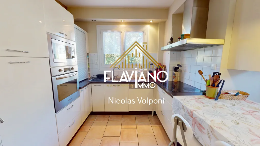 Cuisine - Appartement T6 avec Vue Montagne à Barcelonnette