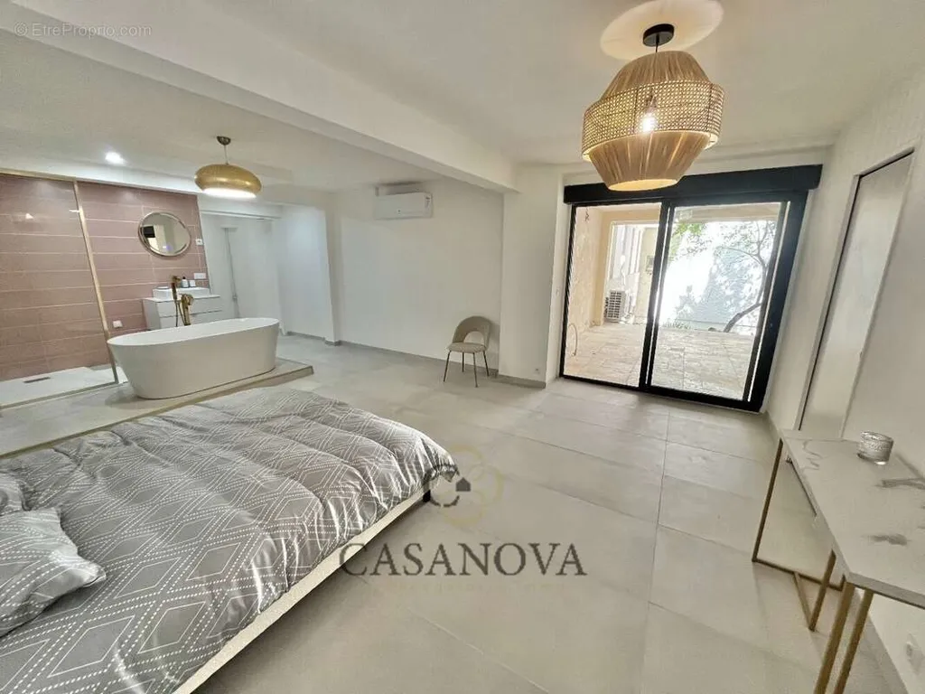 Chambres - Appartement Rénové avec Terrasse au Calme à Nîmes