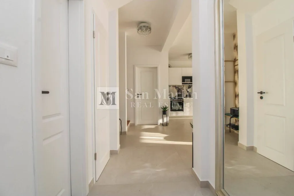 Esik - Modern House with Private Garden in Poreč Centre