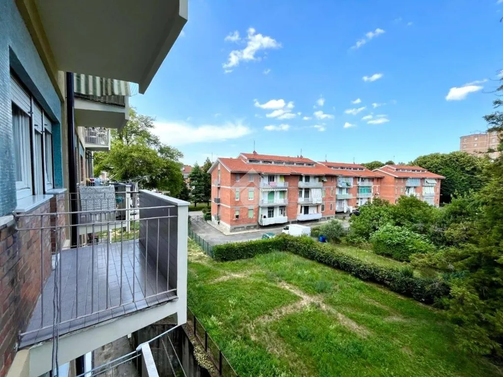 Balcon - Restored 4-Bedroom Flat with Balcony in Torino