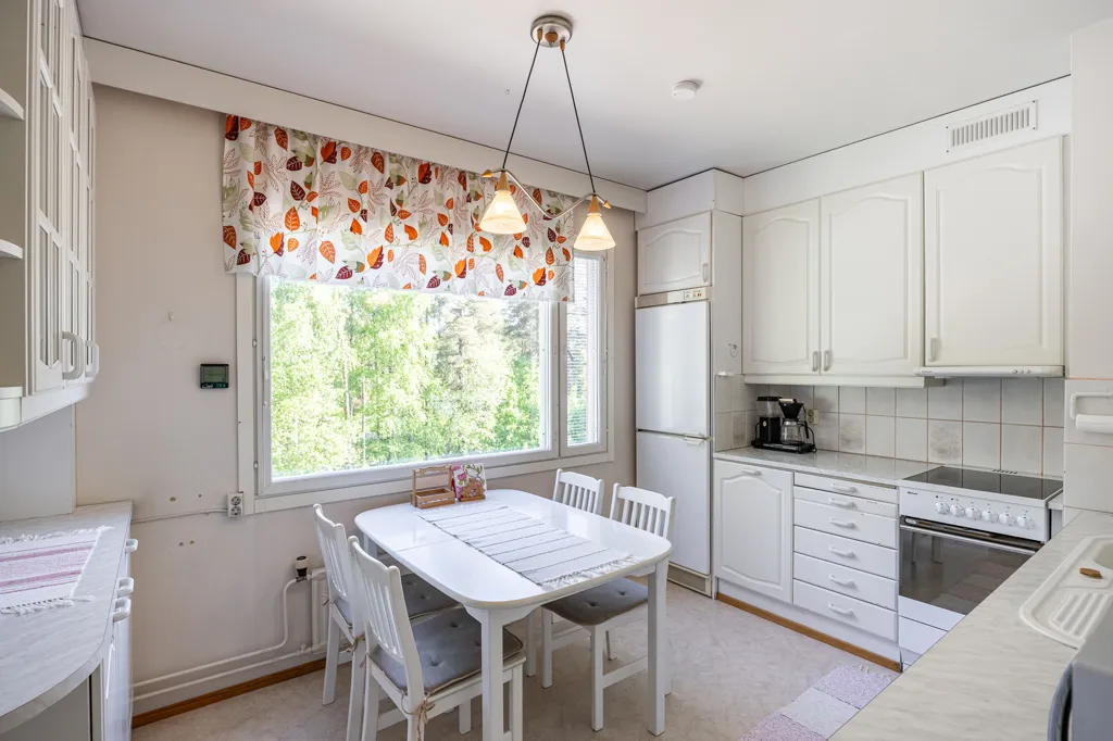 Cuisine - Spacious Apartment with South Balcony in Valkeakoski
