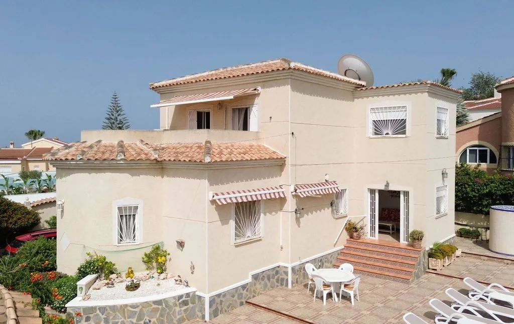 Välivaade - 4-Bedroom Villa with Pool in Ciudad Quesada
