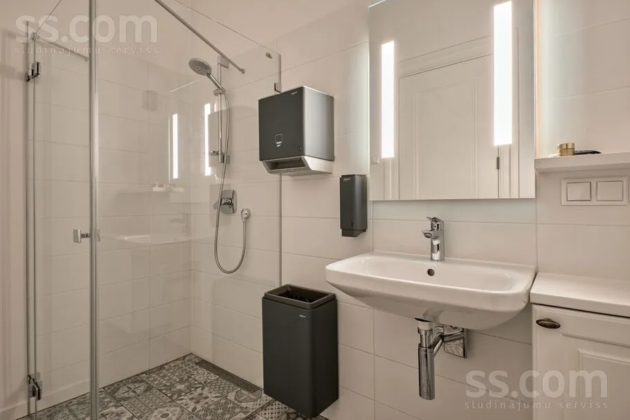Salles de bain - 2-Bedroom Apartment with Historic Charm in Riga Centre