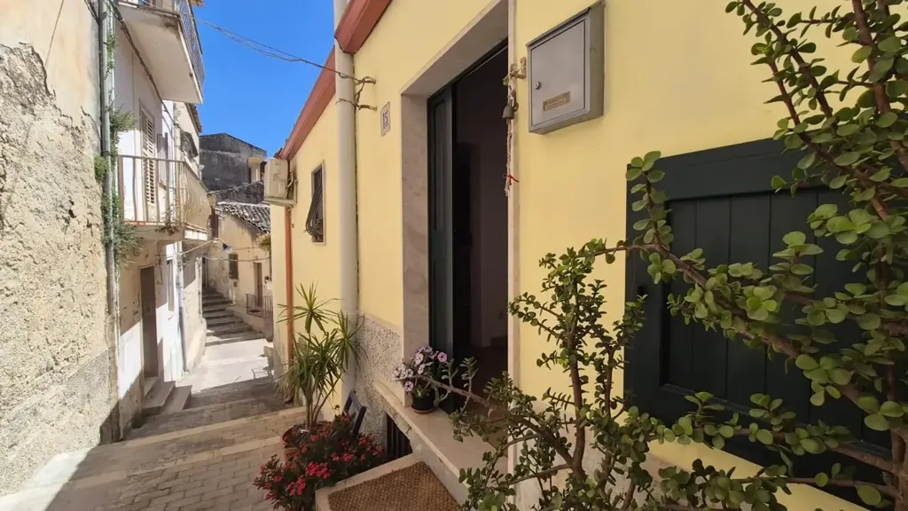 Extérieur - Restored House with Balcony in Modica