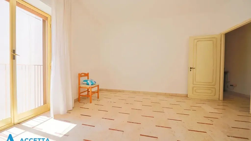 Pièces - Two-Bedroom Apartment with Balcony in Taranto