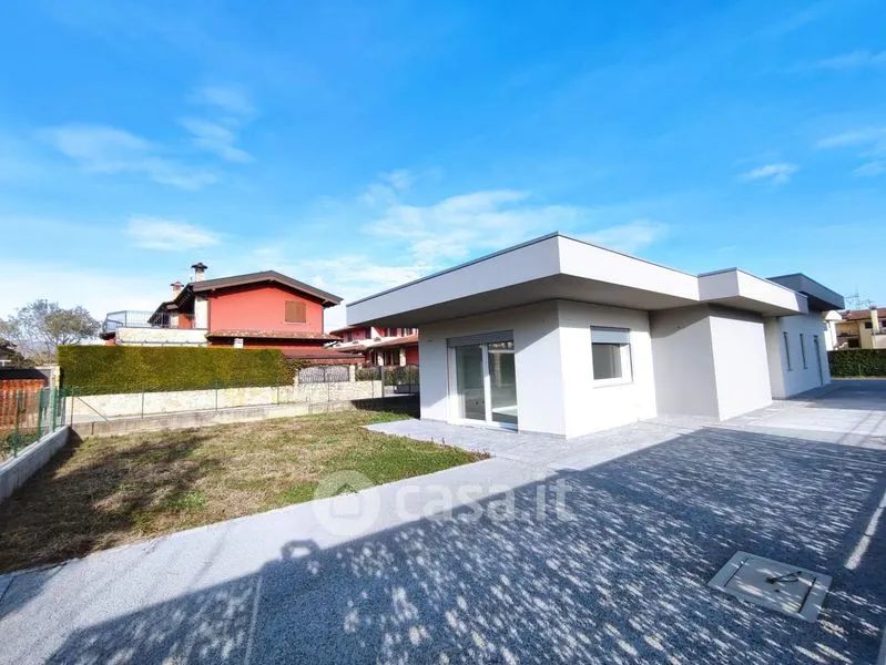 Välivaade - Modern Villa with Private Garden in Filago