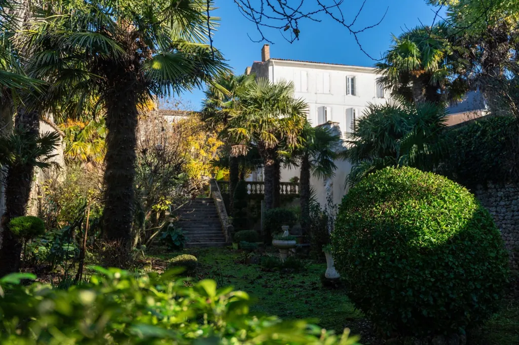 Jardin - Maison de Luxe avec Terrasse à Marennes