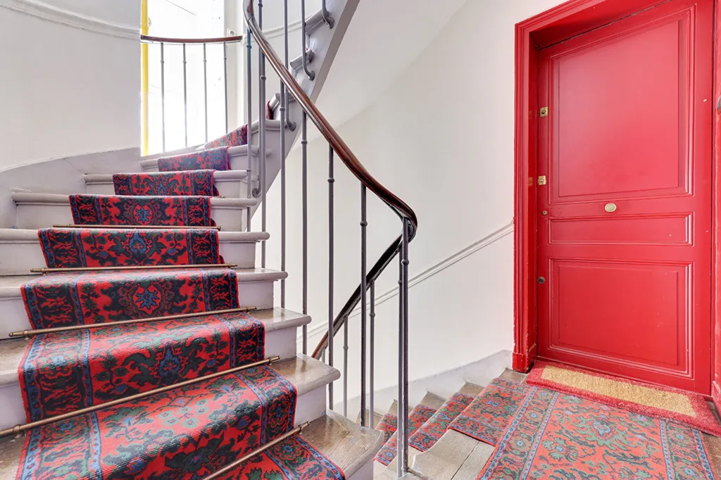 Rooms - 3-Bedroom Parisian Flat with South-West View