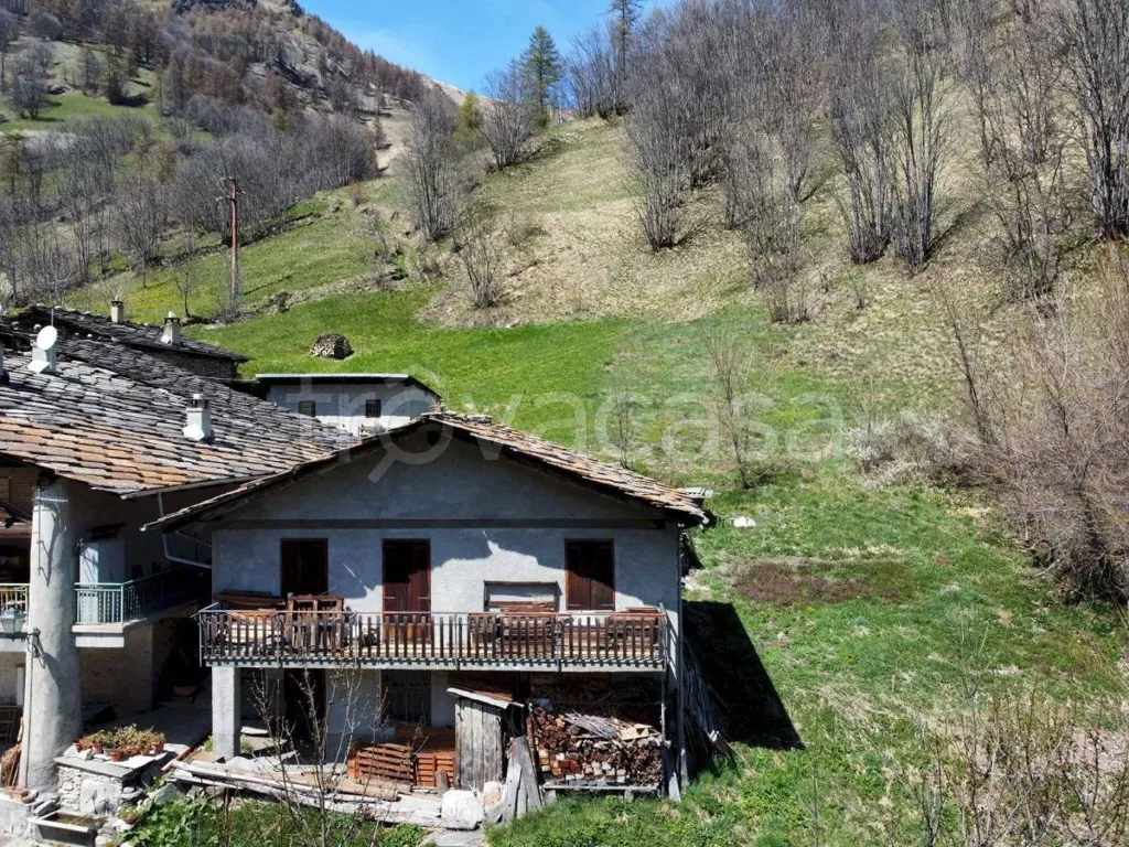 Exterior - Rustic House with Garden in Bellino