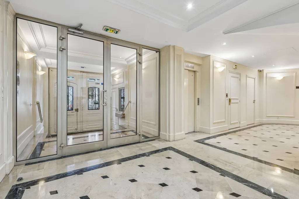 Entrée - Appartement de Charme avec Ascenseur sur Boulevard Malesherbes