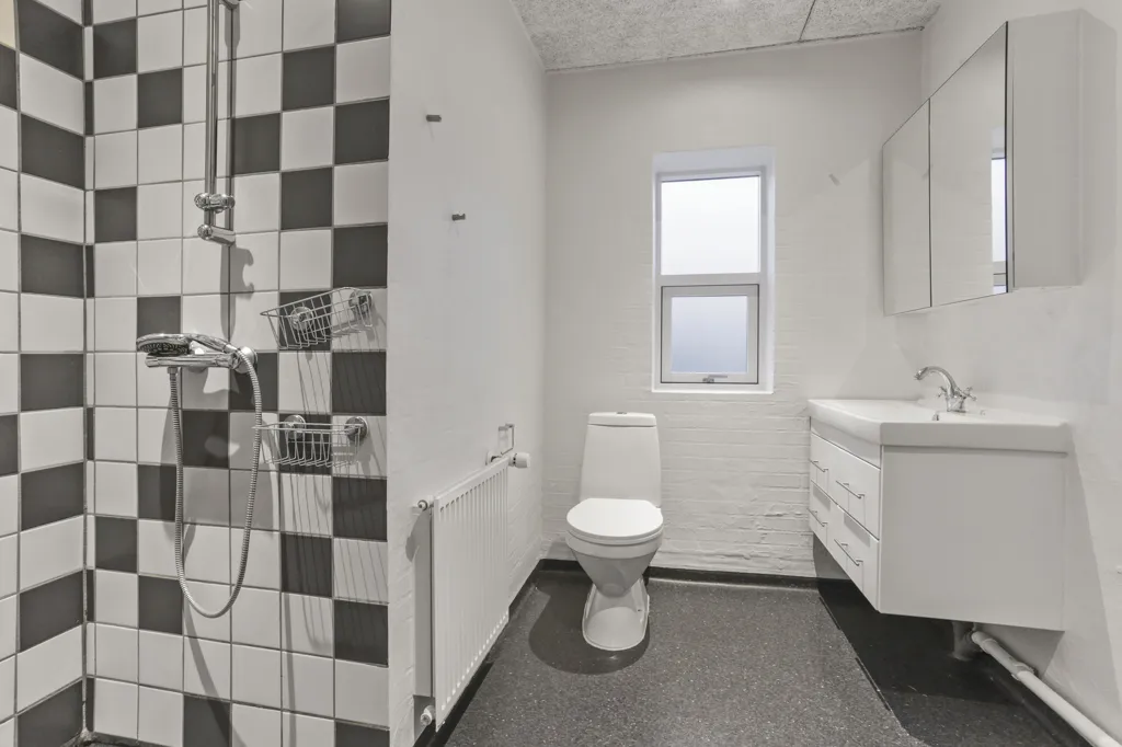 Vannitoad - Renovated 2-Bedroom Flat with Terrace in Aalborg