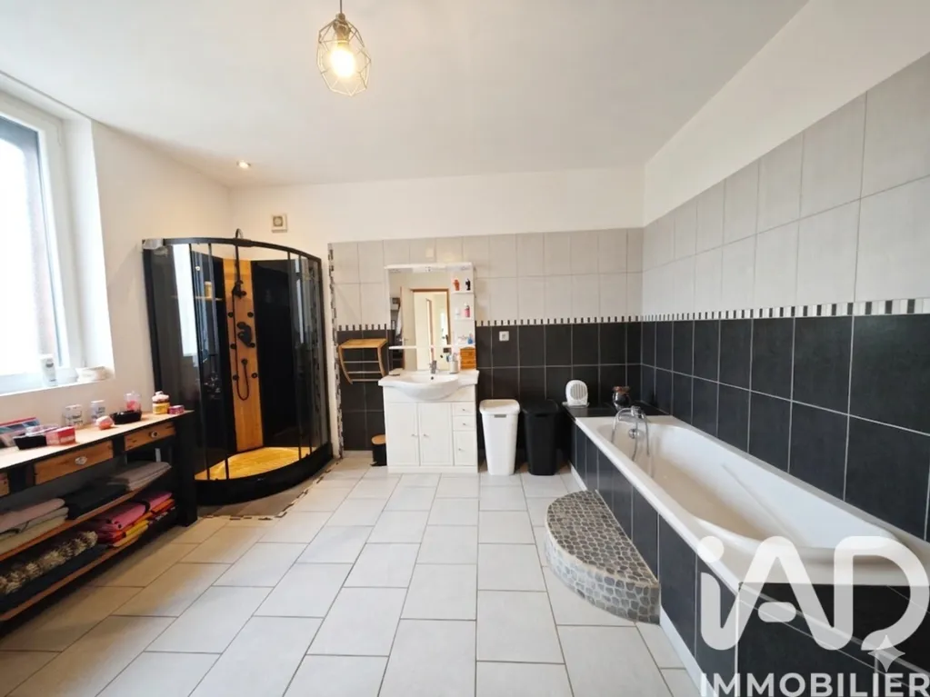 Salles de bain - Maison en Pierre avec Jardin à Hervilly