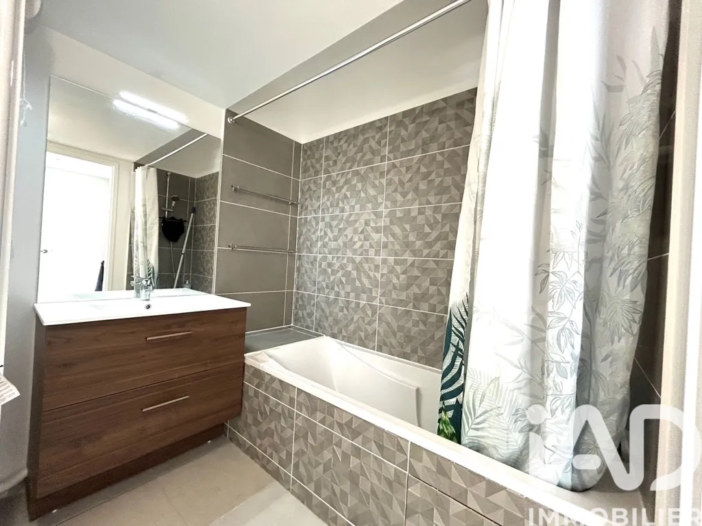 Salles de bain - Appartement Neuf avec Deux Terrasses à Noisy-le-Sec