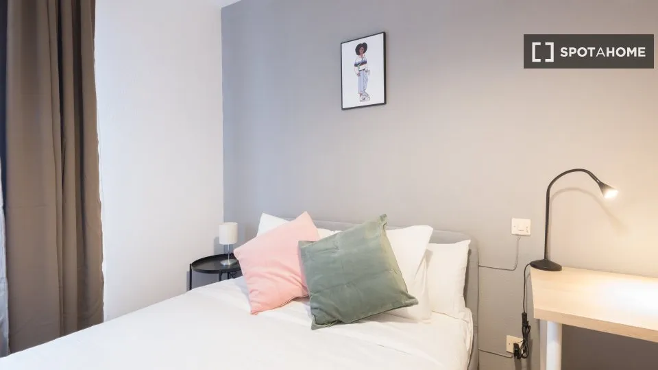 Chambres - Shared Flat with Retiro Park View in Madrid