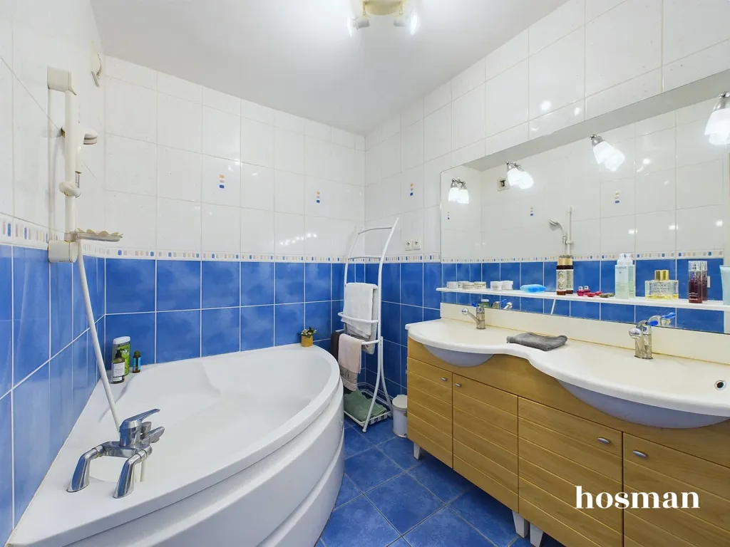 Baños - Bright 4-Bed Flat with Balcony in Villeurbanne