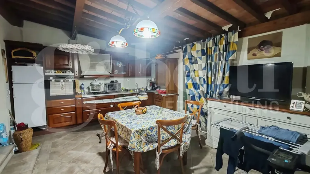 Söögituba - Rustic House with Garden in Collesalvetti