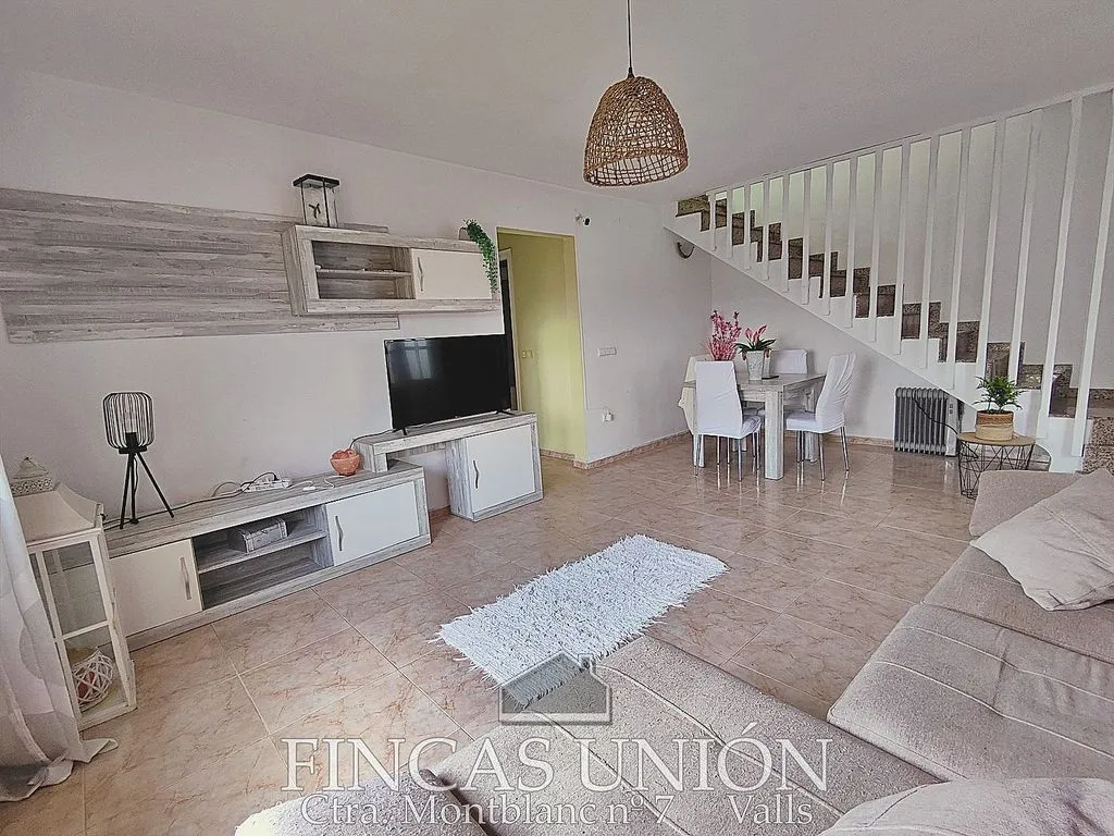 Soggiorno - Duplex with Terrace and Garden in Valls