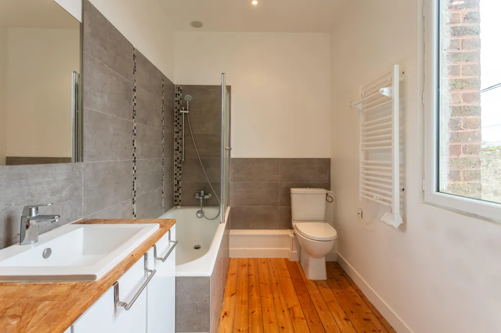 Bathrooms - Charming Ensemble with Pool in Gerberoy