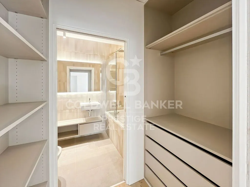 Pièces - New Apartment with Lift in Eixample