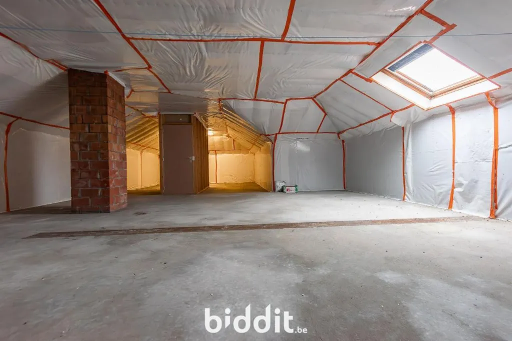 Rooms - Residential House with Attic in Quiet Area