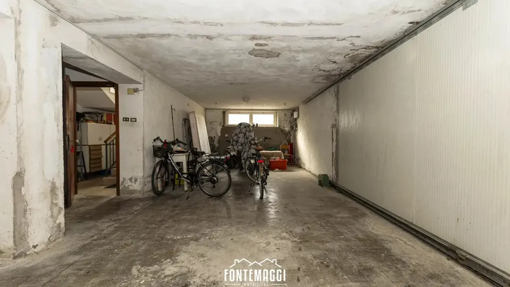 Garage - Appartement 4 pièces à IT